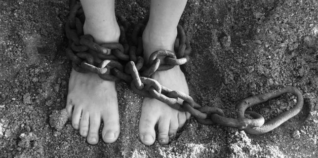 Aproape unul din 150 de oameni este considerat un sclav modern (raport OIM)