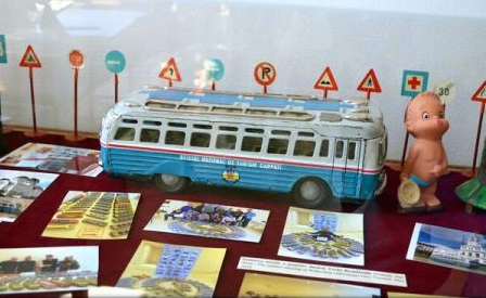 Arad – S-a deschis expoziția itinerantă intitulată ”Muzeul Jucăriilor”