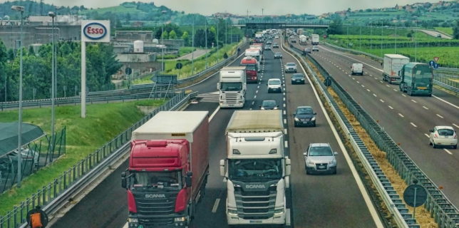 BAAR: Şoferii din România nu vor mai fi obligaţi să prezinte Cartea Verde la intrarea în Muntenegru şi Marea Britanie