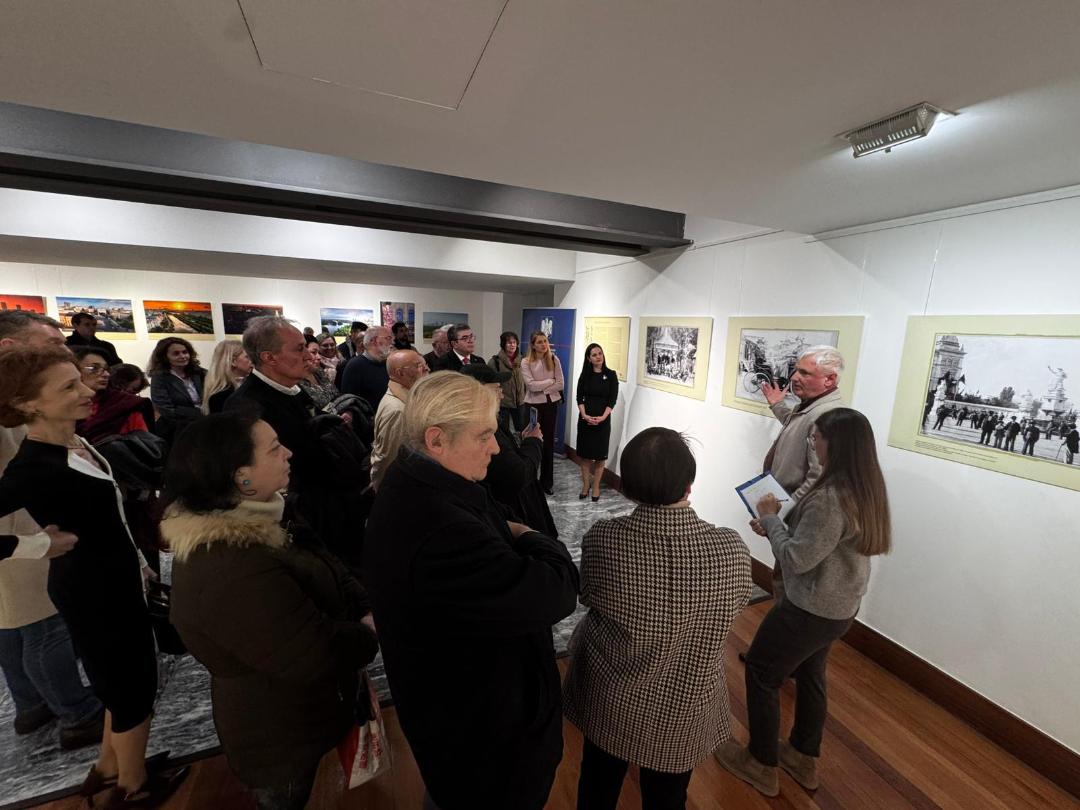 Bucurestiul-ajunge-la-Madrid-Ambasada-Romaniei-in-Regatul-Spaniei-a-inaugurat-alaturi-de-Institutul-Cultural-Roman-de-la-Madrid-expozitia-Bucuresti-Harti-in-miscare-1