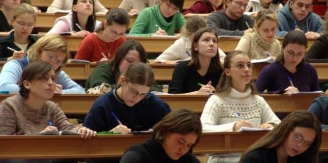 Burse în învățământul superior de stat din România destinate românilor de pretutindeni pentru anul universitar 2018-2019