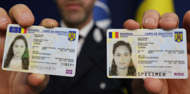 Cetățenii români fără domiciliu în România vor putea cere noua carte electronică de identitate Cetățenii români fără domiciliu în România vor putea cere noua carte electronică de identitate