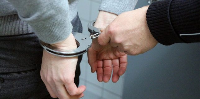 Cinci români, condamnaţi la închisoare în Marea Britanie pentru trafic cu migranţi