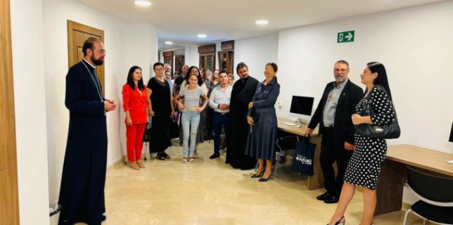 Comunitatea românilor din Madrid se bucură de o bibliotecă nouă, biblioteca „Sfântul Apostol Ioan”