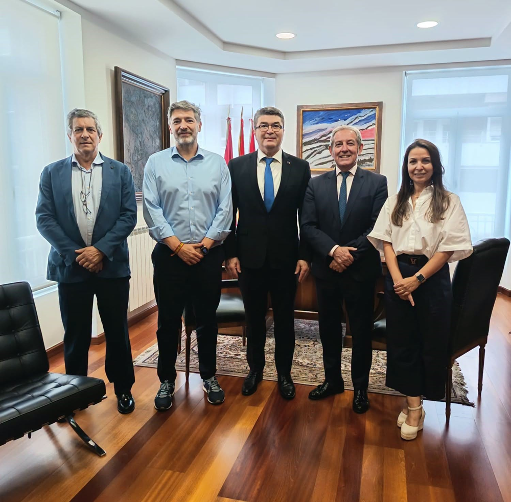 Consulul general al României la Madrid, Florea Tiberiu Trifan, a avut o întâlnire de lucru cu reprezentanți ai mediului de afaceri românesc din León-2