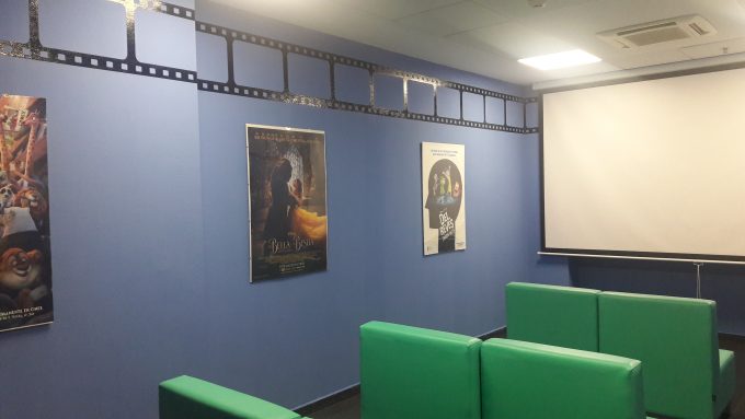 Copiii internați la Spitalul Universitar din Torrejón se pot bucura de o sală de cinematograf