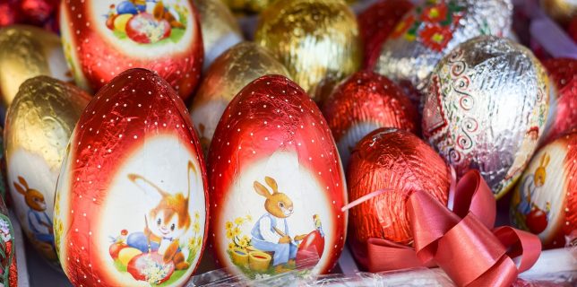 Cât cheltuiesc românii pentru cadourile de Paşte, achiziţionate online
