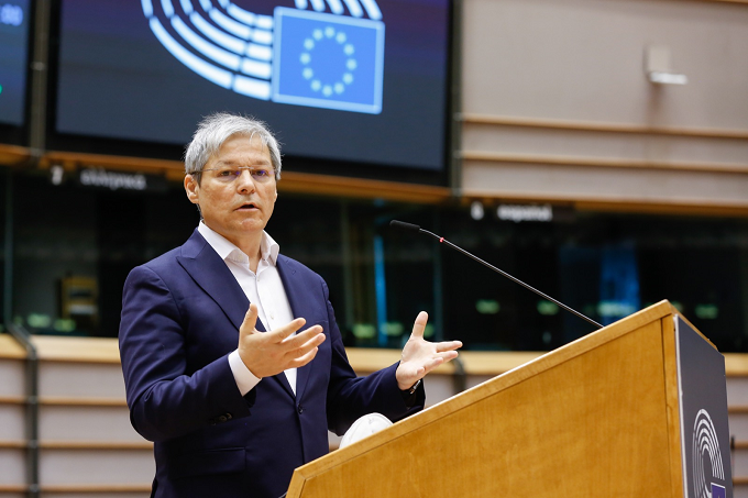 Dacian Ciolos și delegația USR-Plus a Parlamentului European susțin candidatura lui Edmundo Bal și încurajează comunitatea română din Madrid să voteze pentru Ciudadanos