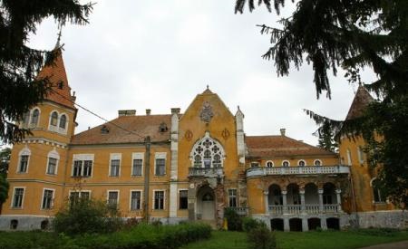 Descoperă povestea unui castel UNIC în România – Castelul-Calendar