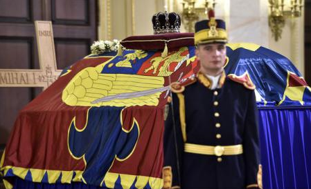 El último rey de Rumanía Miles de personas se despiden de Miguel I Palacio Real de Bucarest