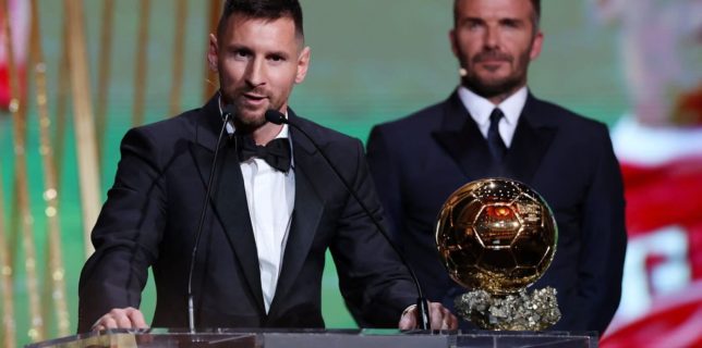 Fotbal: Lionel Messi a câştigat Balonul de Aur pentru a opta oară