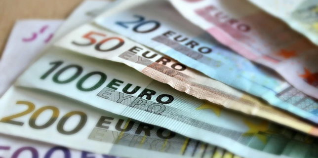 Franţa va majora salariul minim la 10,48 euro pe oră, în linie cu inflaţia