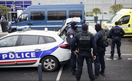 Franța – Doi bărbați suspectați că pregăteau un atentat, arestați cu cinci zile înainte de alegerile prezidențiale