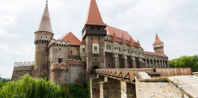 Hunedoara – Peste 852.000 de persoane au vizitat principalele obiective turistice din judeţ, în creştere cu 11,4