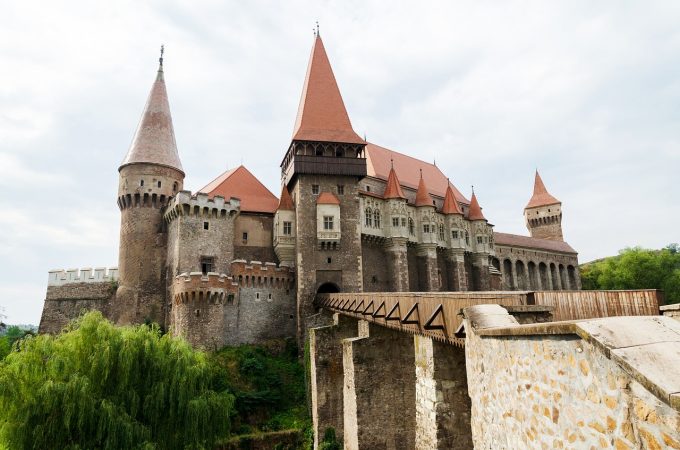 Hunedoara – Peste 852.000 de persoane au vizitat principalele obiective turistice din judeţ, în creştere cu 11,4