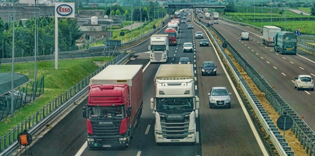 Las empresas transportistas españolas contratan más conductores rumanos búlgaros y portugueses