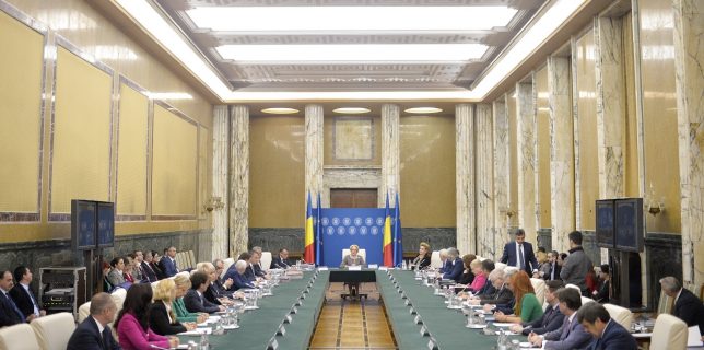 Lista miniştrilor remaniaţi – Membrii Guvernului s-au reunit la Palatul Victoria după ceremonia de la Cotroceni