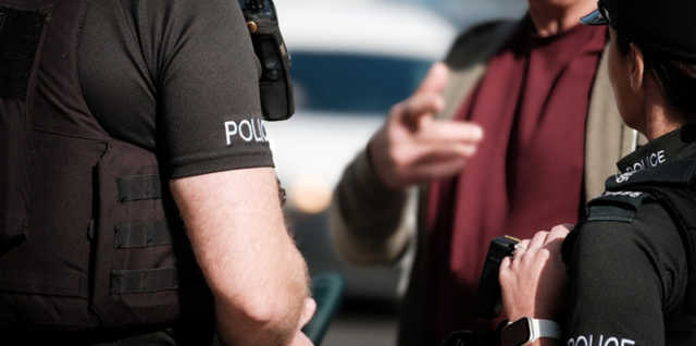 MAE 20 de cetățeni români afectați de protestele violente din Irlanda de Nord