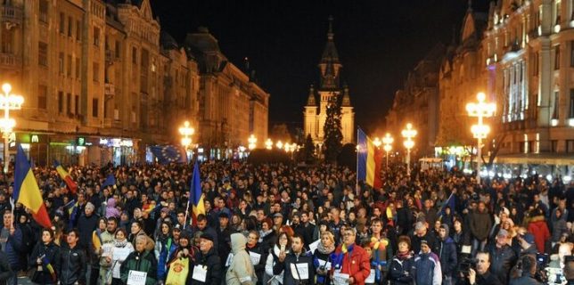 Mii de persoane au protestat în diferite orașe față de măsurile fiscale și proiectele de modificare a legilor justiției