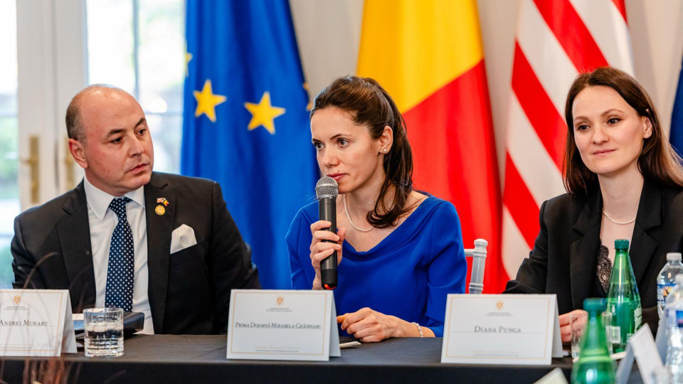 Mirabela Grădinaru, alături de consilierii de stat Ana Maria Geană și Diana Punga, și Ambasadorul Andrei Muraru
