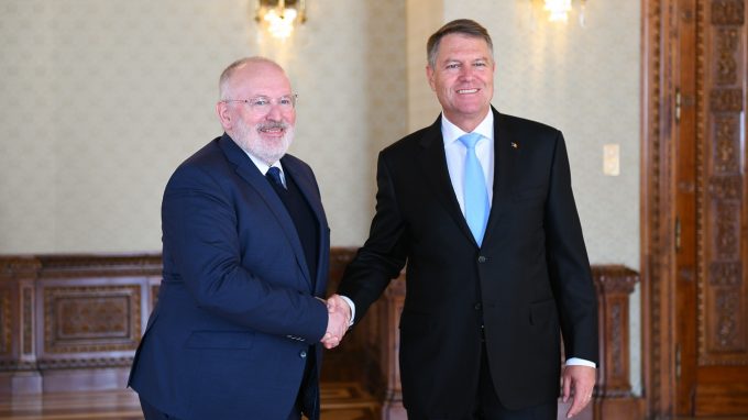 Modificarea legilor justiţiei din România – principalul subiect al discuţiilor Iohannis-Timmermans