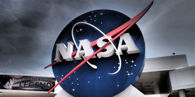 NASA intenţionează să înceapă activităţi de minerit pe Lună în deceniul următor