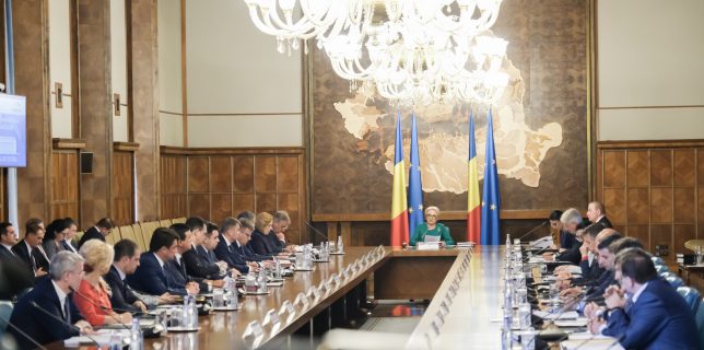 Noii miniştri ai Justiţiei, Fondurilor Europene şi Românilor de Pretutindeni depun jurământul de învestitură luni