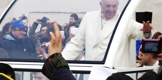 Papa Francisc ar putea vizita în 2019 România (surse)