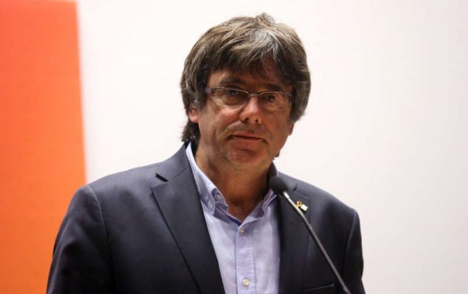 Parlamentul European i-a ridicat imunitatea fostului lider catalan Puigdemont şi altor doi eurodeputaţi catalani