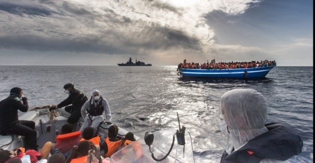 peste-6-000-de-migranti-salvati-in-marea-mediterana-intr-o-singura-zi-22-de-morti