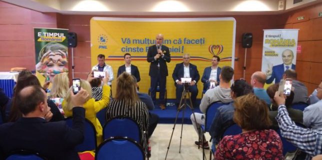 Rareș-Bogdan-și-Robert-Sighiartău-candidații-PNL-la-alegerile-europarlamentare-s-au-întâlnit-cu-românii-din-Spania