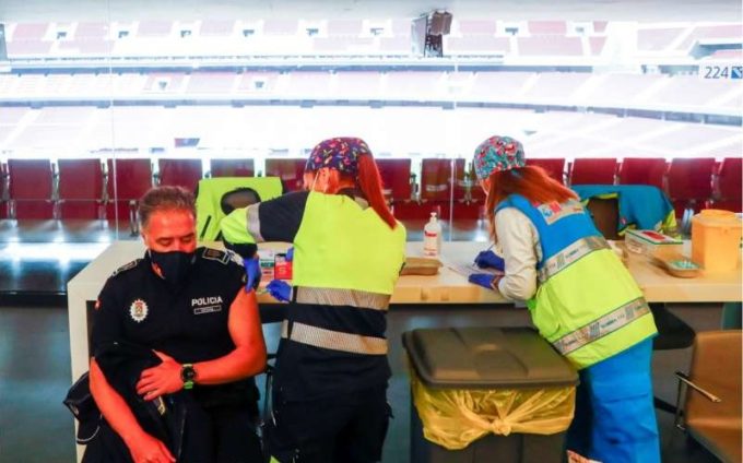 Spania: Lansare a unei campanii de 'vaccinare în masă' pentru poliţişti şi pompieri pe stadionul lui Atletico Madrid