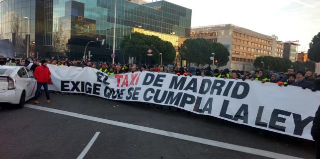 Spania – Poliţia a intervenit împotriva taximetriştilor aflaţi în grevă la Madrid împotriva Uber
