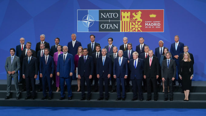 Statele NATO au aprobat noul concept strategic: Rusia, considerată o ''ameninţare'' şi China o ''provocare'' pentru interesele Alianţei