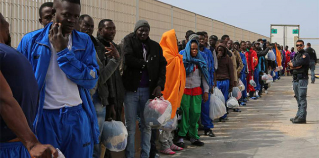 Statele-UE-au-primit-doar-2-4-dintre-refugiații-Câți-migranți-a-primit-România
