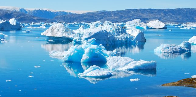 Stratul de gheaţă din Groenlanda se topeşte de patru ori mai repede decât în 2003 (studiu)