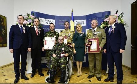 Trei militari români, răniți în Irak și Afganistan, au primit titlul de cetățean de onoare al Capitalei