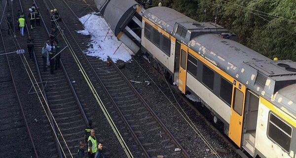 update-un-tren-a-deraiat-in-nordul-spaniei-cel-putin-doi-morti