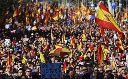 Un milion de persoane au manifestat la Barcelona pentru unitatea Spaniei, anunță autoritățile spaniole