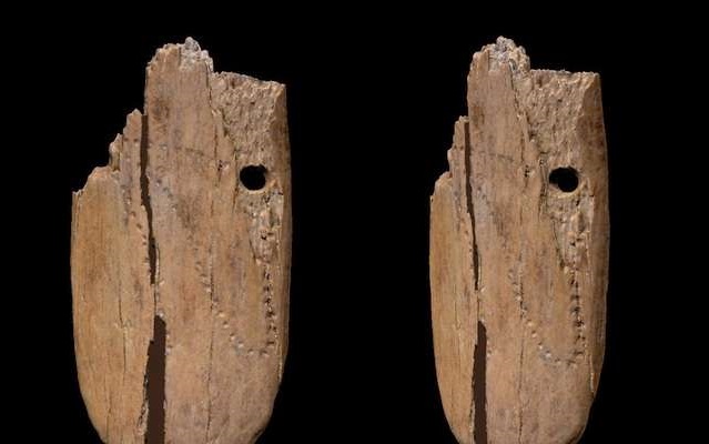 Un pandantiv gravat de oameni, descoperit în Polonia, datează din urmă cu 41.500 de ani (studiu)