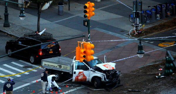 VIDEO Atac terorist la New York-Un vehicul a intrat în mulțime și a făcut mai multe victime-2