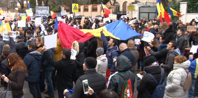 VIDEO Proteste în SPANIA Românii din străinătate cântă IMNUL alături de cei din țară-1