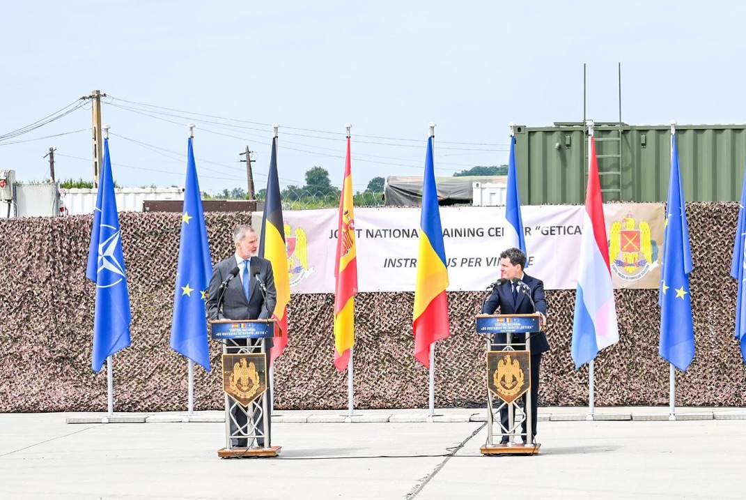 VIDEO Regele Spaniei și Nicușor Dan la Centrul de Instruire Întrunită „Getica” de la Cincu-1