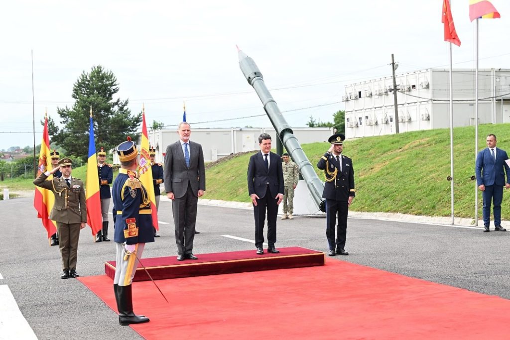 VIDEO Regele Spaniei și Nicușor Dan la Centrul de Instruire Întrunită „Getica” de la Cincu