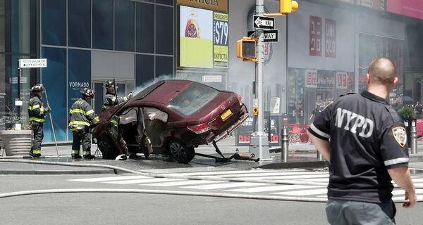 VIDEO SUA O mașină a intrat în pietoni în Times Square la New York cel puțin 13 răniți