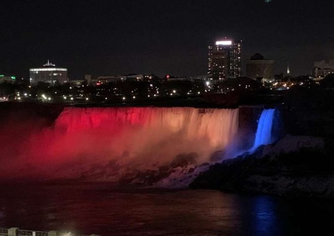Ziua Naţională a României în Canada, marcată cu spectacol de lumini la Niagara şi înălţare a drapelului la primăria Ottawa